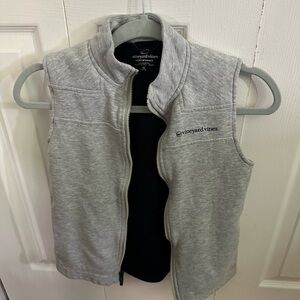 Boy’s Vineyard Vine vest - size M